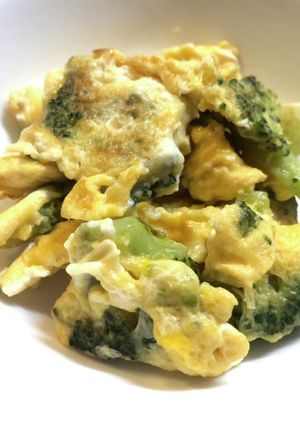 簡単弁当おかず☆ブロッコリー入り炒め卵-レシピのメイン写真