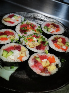 本鮪とサーモンの太巻❨(@≧↺≦@)❩ノ-レシピのメイン写真
