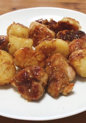 簡単！鶏肉とじゃがいもの甘辛胡麻照り焼き-レシピのメイン写真