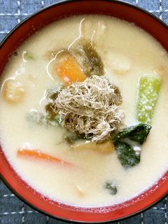 豆乳味噌汁 とろろ昆布のせ-レシピのメイン写真
