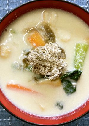 豆乳味噌汁 とろろ昆布のせ-レシピのメイン写真