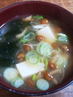 豆腐となめことわかめと長ネギの味噌汁。-レシピのメイン写真