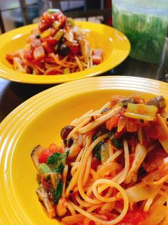 ベーコンとキノコと小松菜のトマトパスタ-レシピのメイン写真