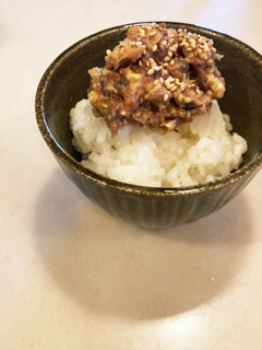 鯖の味噌煮缶とくるみの簡単おかず-レシピのメイン写真