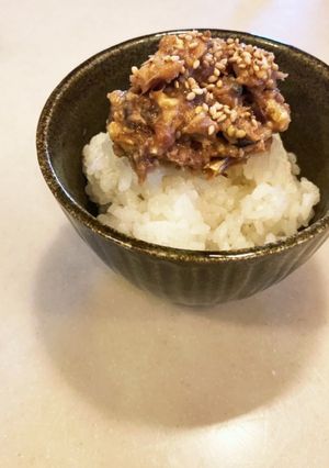 鯖の味噌煮缶とくるみの簡単おかず-レシピのメイン写真