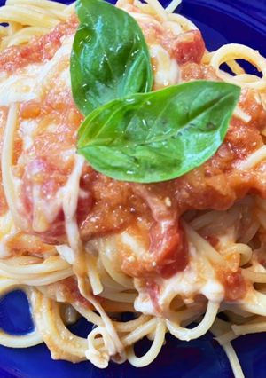 バジルとモッツァレラのトマトソースパスタ-レシピのメイン写真