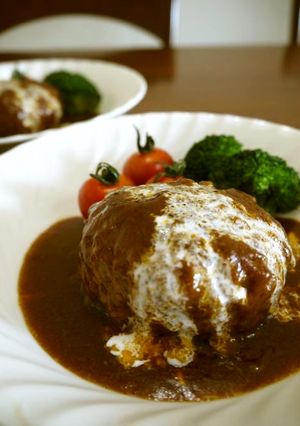デミグラスソースの煮込みハンバーグ♪-レシピのメイン写真