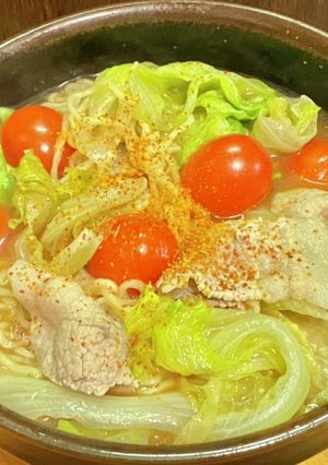 レタスとトマトでサッポロ一番みそラーメン-レシピのメイン写真