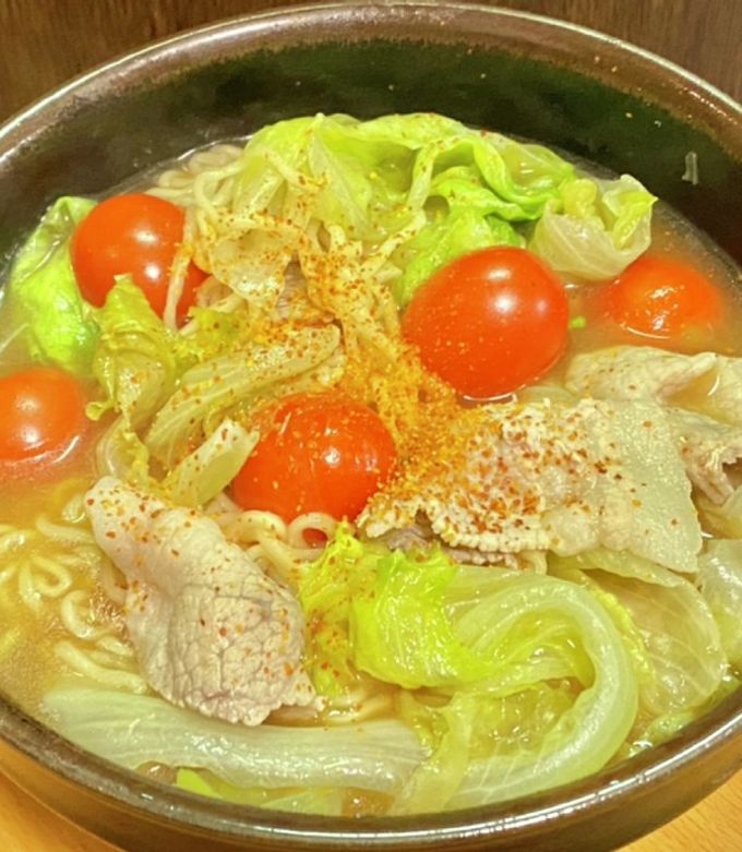 レタスとトマトでサッポロ一番みそラーメン by まま蔵 【クックパッド