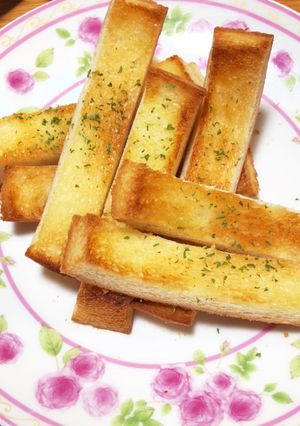 パン耳ガーリックトースト(o^^o)-レシピのメイン写真