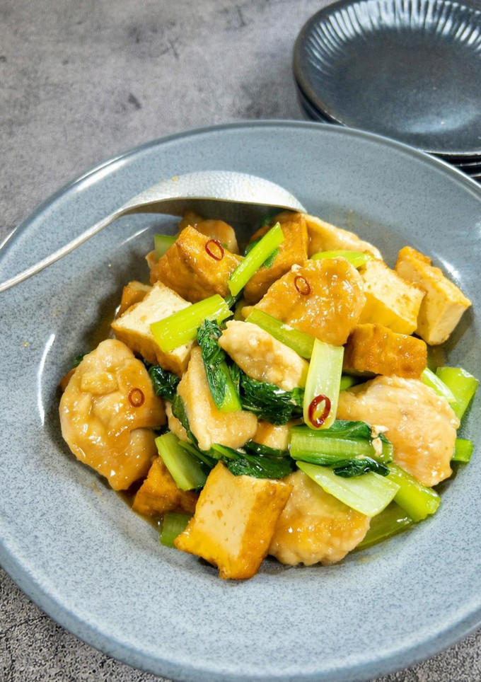 鶏むね肉と厚揚げと小松菜のしょうが醤油-レシピのメイン写真