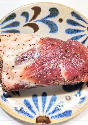 塩胡椒で豚ロース肉ブロックの下ごしらえ-レシピのメイン写真