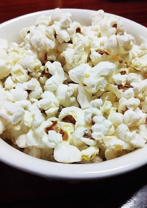 蓋付き鍋で作るポップコーン(塩味)-レシピのメイン写真