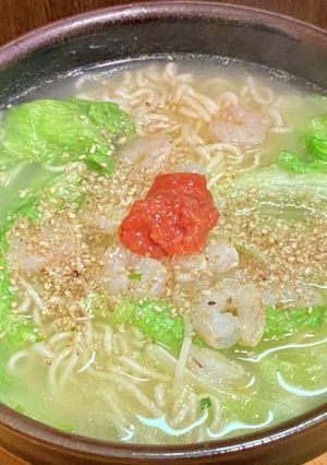 サッポロ一番塩ラーメン・エビ＆梅肉添え-レシピのメイン写真
