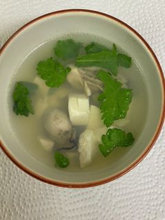 牡蠣豆腐湯(牡蠣と豆腐、春菊のスープ)-レシピのメイン写真