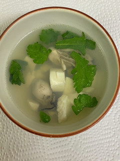 牡蠣豆腐湯(牡蠣と豆腐、春菊のスープ)-レシピのメイン写真