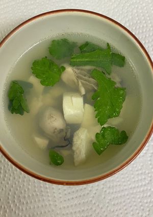 牡蠣豆腐湯(牡蠣と豆腐、春菊のスープ）-レシピのメイン写真