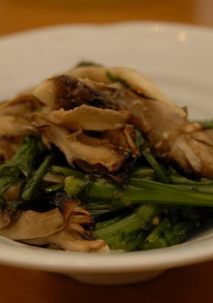 焼きまいたけと春菊の梅肉だれ-レシピのメイン写真