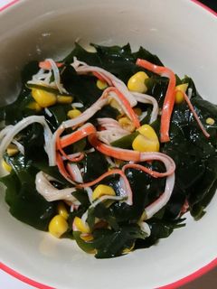 簡単!包丁不要♪わかめとカニカマの酢の物-レシピのメイン写真