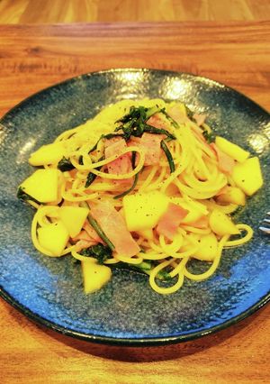 ベーコンとりんごと春菊のペペロンチーノ-レシピのメイン写真