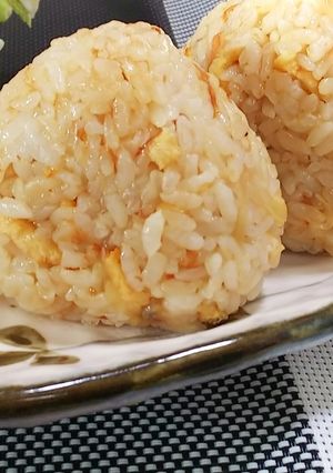 オニオンと香ばし油揚げのおかか おにぎり-レシピのメイン写真