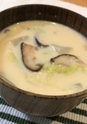 白菜としいたけの豆乳味噌汁-レシピのメイン写真