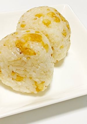 天かすと麺つゆで作るたぬきおにぎり-レシピのメイン写真