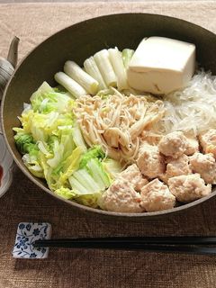 鶏鍋(白菜、ネギ、マロニーえのき、豆腐)-レシピのメイン写真