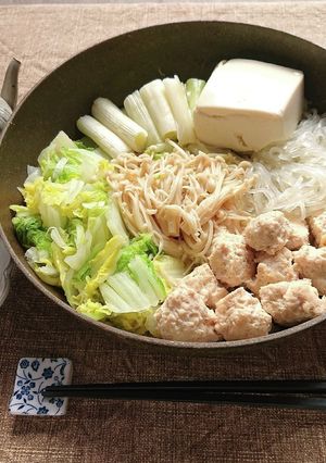 鶏鍋（白菜、ネギ、マロニーえのき、豆腐）-レシピのメイン写真