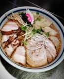 燻製チャーシュー&海老ワンタン麺！
