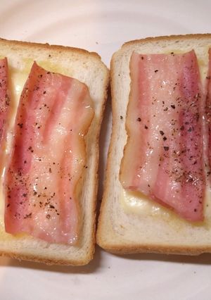コンビニ材料で作るベーコンエピ風トースト-レシピのメイン写真