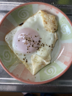 半熟目玉焼き(シャウエッセンの後で)-レシピのメイン写真