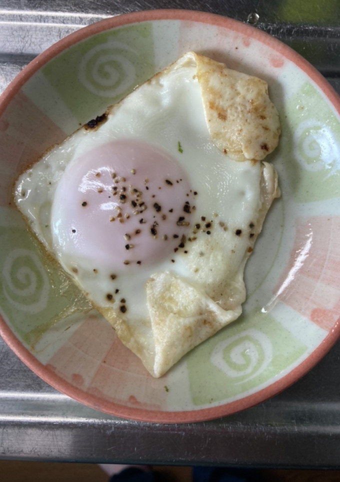 半熟目玉焼き(シャウエッセンの後で)-レシピのメイン写真