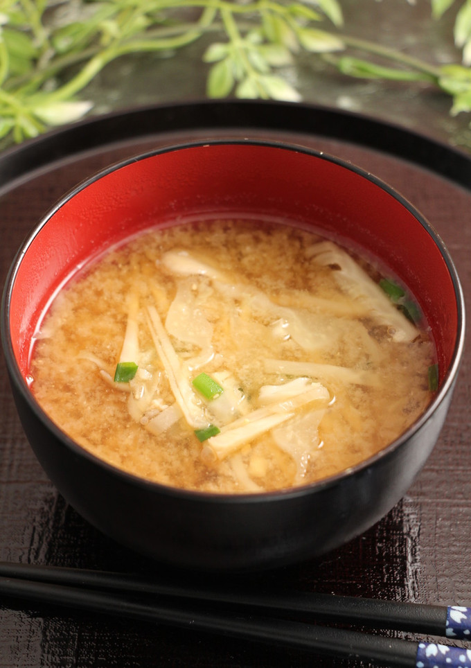 簡単！キャベツの芯と卵のお味噌汁-レシピのメイン写真