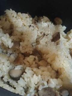 椎茸薫る炊き込みご飯-レシピのメイン写真