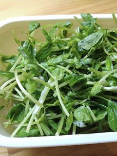豆苗とクリームチーズの和風サラダ-レシピのメイン写真