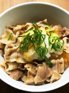 豚バラ肉もさっぱり【おろしポン酢豚丼】-レシピのメイン写真