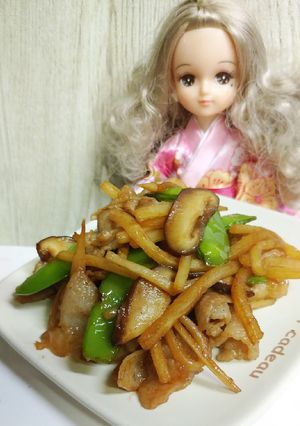 リカちゃん♡豚肉絹さや筍椎茸赤味噌炒め-レシピのメイン写真