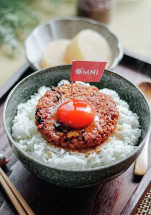 ピリ辛OMNIミンチのハンバーグ丼-レシピのメイン写真
