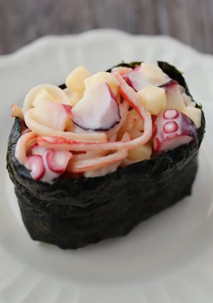 たことカニカマのチーズサラダ軍艦-レシピのメイン写真