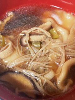 キノコ沢山・中華風の柔らか水餃子スープ-レシピのメイン写真