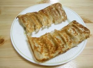 大阪王将の冷凍餃子を玉子焼き器でキレイに-レシピのメイン写真