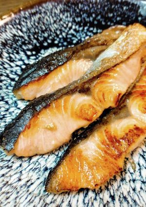 フライパン◎焼き鮭◎ふっくらパリパリ-レシピのメイン写真