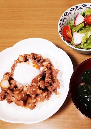 豚こまの甘辛ガーリック丼~温玉乗せ~-レシピのメイン写真