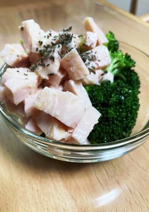 ブロッコリーとサラダチキンのサラダ。-レシピのメイン写真