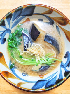 冷凍揚げナスと豆苗と生姜の味噌汁-レシピのメイン写真