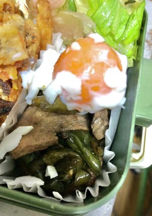 ピーマンとレバーの甘辛煮温玉乗せ-レシピのメイン写真