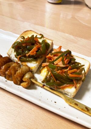 ピーマンとハムのケチャップ炒めトースト-レシピのメイン写真