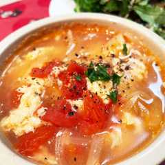 รูปของ トマトと卵とチーズのスープ
