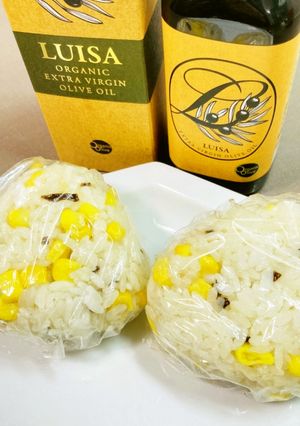 コーン＆塩昆布＆オリーブオイルのおにぎり-レシピのメイン写真